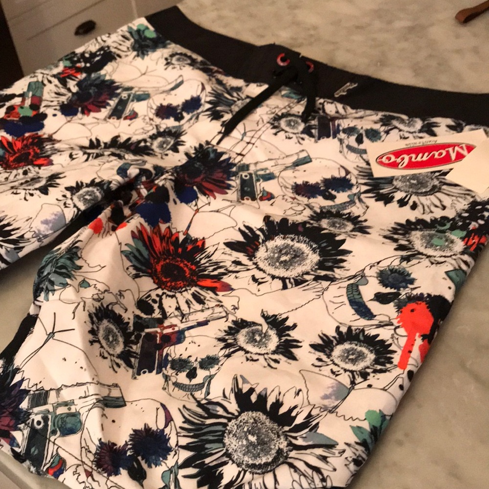 NWT Men’s Swim trunks, size large